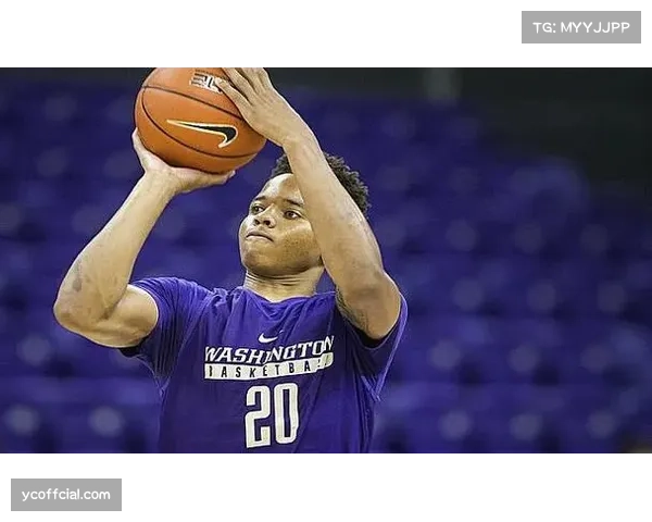 特写:梅斯老将卡巴在生涯最后一季攻入绝杀球后,接受全场球迷致敬